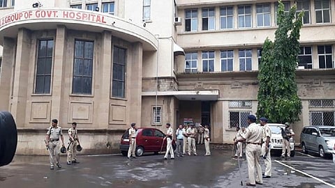 लसीची धास्ती, जे.जे. रुग्णालयात केवळ १३ जण लसीकरणास हजर