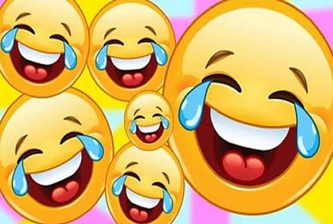 कोरोना का कोर्स कर पगले,  उसमें करियर है .....!
