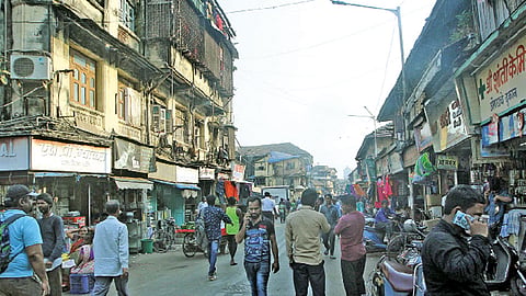 कात टाकतोय कामाठीपुरा... 