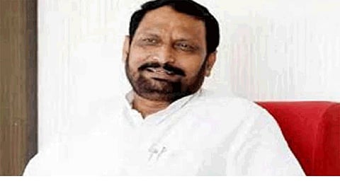 karnataka deputy cm controversial statement on maharashtra leader.gif