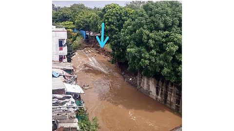 The wall of the historic Katraj Lake collapses in Pune