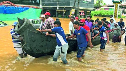 भाष्य  : निसर्गासमोरी आले, रंक आणि राव 
