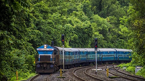 ब्रेकिंग - गणपतीसाठी रेल्वेने कोकणात जाता येणार; CSMT, LTT, मुंबई सेंट्रल तर वांद्रे टर्मिनसमधून सुटणार गाड्या