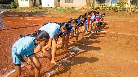 Kowad's Girls Struggle For Army Recruitment Kolhapur Marathi News