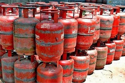 सिलिंडरचे दर 695 रुपयांवर! 
