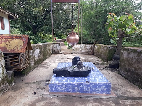 in Devrukh ancient Dubleshwar temple has no doors no walls 