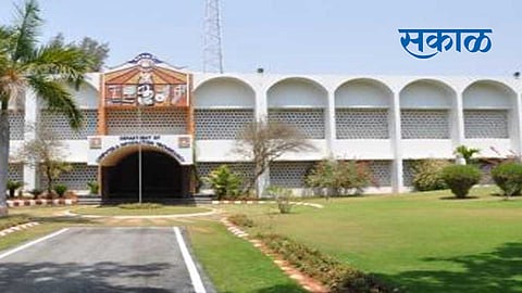 high court order to manoharbhai patel engineering college for paying 5 crore 