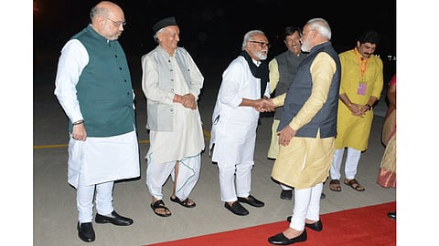 Chagan Bhujbal presence at Pune airport to PM Narendra Modis Goodbye 