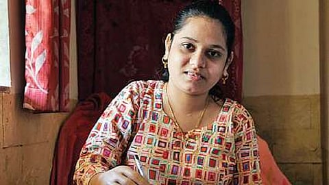 मोनिकाचा उपचारांना चांगला प्रतिसाद, फक्त व्हिडिओ कॉलवरुनच रोज माय-लेकीची भेट