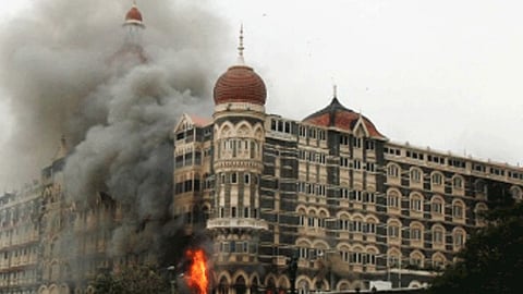 26/11 मुंबई हल्ल्यातील बालसाक्षीदाराच्या घराच्या आणि शिक्षणाच्या समस्येची दखल घ्या - हायकोर्ट