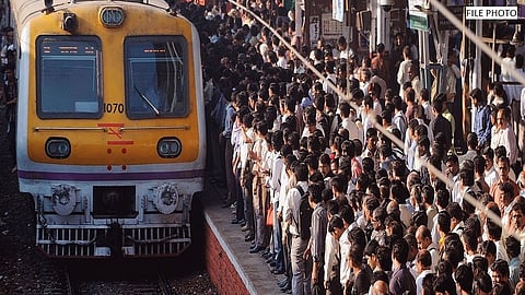 बैठकींचे सत्र सुरूच, सरसकट लोकल प्रवासाची प्रवाशांना प्रतिक्षाच