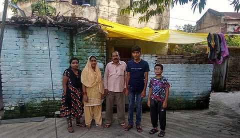 पालकांसोबत मुशर्रफ अली. 