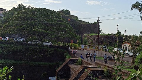 Clouds, wind and rain play on the panhala