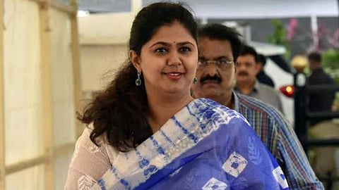 Pankaja Munde Makes a new tweet: