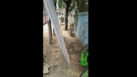 parihar-chowk-footpath.jpg