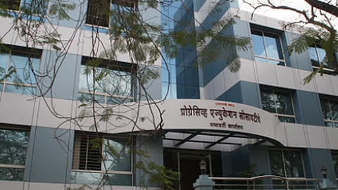 प्रोग्रेसिव्ह एज्युकेशन सोसायटीतर्फे ५० लाखाची मदत 