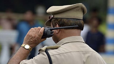 अत्यंत भीषण !  मास्कची कारवाई टाळण्यासाठी ड्रॉयव्हरने घेतला टोकाचा निर्णय, पोलिसांनीही केला फिल्मी पाठलाग