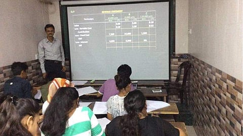 खासगी क्लासेसच्या परवानगीबाबत पिंपरीतील क्लासचालक काय म्हणाले पाहा...