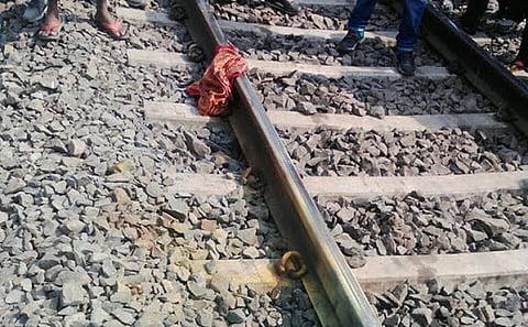 two dies while crossing railway line at Akola Marathi News Paras