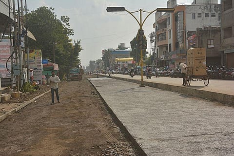 Akola News: Municipal Corporation blocked the road
