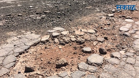 bad condition of roads due to sand smugglers in wardha 