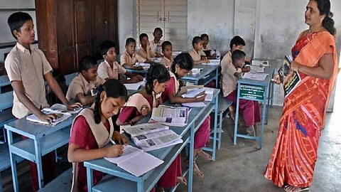 शाळांच्याही सुरक्षेची जबाबदारी स्थानिक प्रशासनावर; शिक्षकांचीही कोरोना चाचणी शासकीय केंद्रात