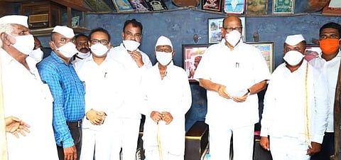 Sharad Pawar reached Kanher village in Solapur district for a general worker