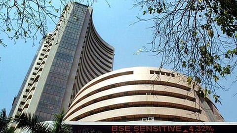 शेअर बाजारात 'ब्लॅक फ्रायडे'; 3090 अंकांची घसरण