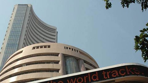 सेन्सेक्समध्ये अकराशे अंशांची घसरण;गुंतवणूकदारांचे चार लाख कोटी बुडाले 