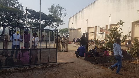 क्रीडा संकूलाचे कुलूप ताेडले; सातारा पाेलिसांची घुसखाेरी?
