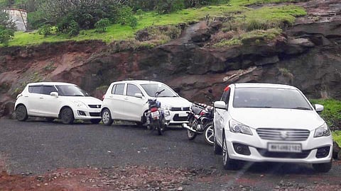मावळात आधीच कोरोनाचं संकट, त्यात पर्यटकांची वर्दळ