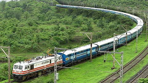 Duranto, Humsafar, Vidarbha, Maharashtra On Track