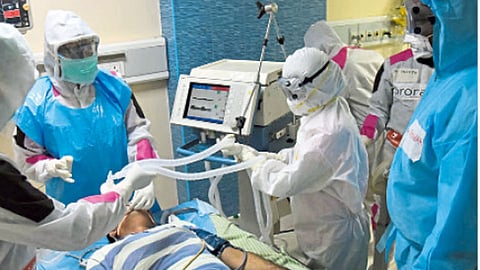असे होतात...  कोरोनाग्रस्तांवर उपचार 