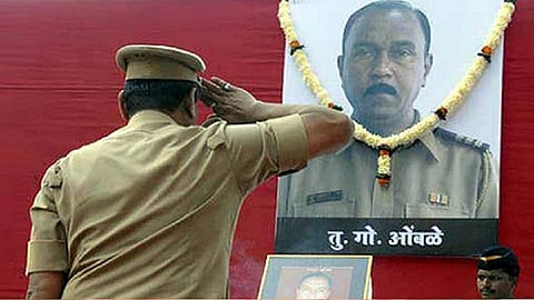 कसाबला पकडणाऱ्या 'तुकाराम ओंबळेंना' पदोन्नती.. गृहमंत्र्यांची माहिती 