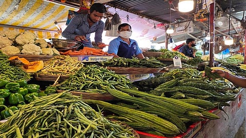 पितृपक्षामुळे भाज्या महागल्या; घाऊक, किरकोळ बाजारात जादा भावाने विक्री 