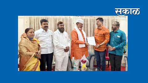 कृषी विद्यापीठ धुळ्यातच व्हावे ! युवा सेनेचे पालकमंत्री सत्तार यांना साकडे 