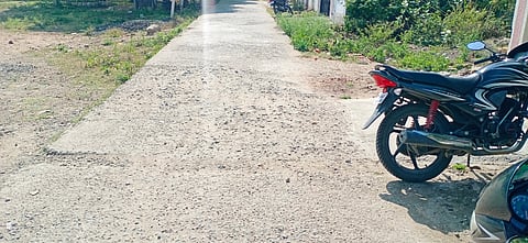 रस्त्यांची कामे सुरू होण्याबाबत वाद