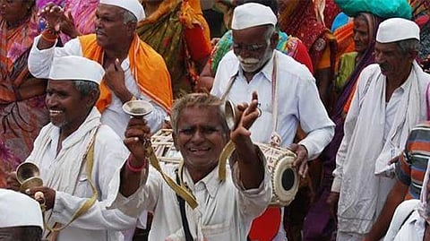 akola warkari move towards pandharpur culture vitthal devotee akola