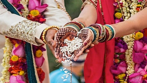 कोरोनाची धास्तीमुळे  मुंबई, पुण्यातील मुलगा नको गं बाई ! 