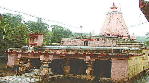 डोंगराच्या कुशीतील यवतेश्वर; यादवकालीन श्री शंभू महादेव मंदिर