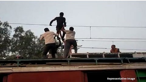 Man climbed on train and tried to end his life in Nagpur 