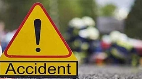 Nanded Accident 5 people killed and 6  seriously injured in a horrific accident in Nanded mudkhed road  