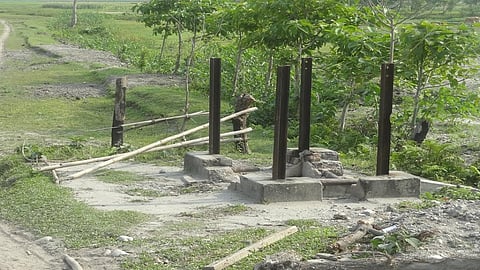 village in amravati district has no cemetry for funeral 