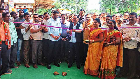  रणजित देसाई यांच्या प्रचार कार्यालयाचे उद्‌घाटन 