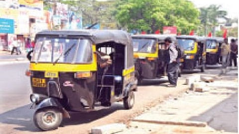 prepaid auto drivers are struggling to get passengers in Nagpur  