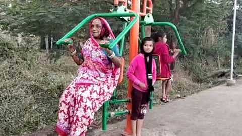 vayask women