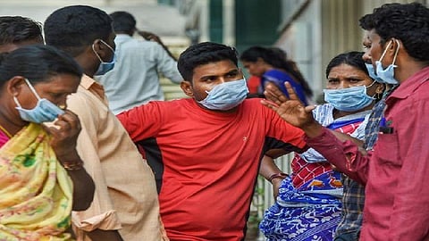 मास्कच्या किमतीचा बाजार कडाडला; दुकानदारांची तक्रार कोणाकडे करावी, याबाबत संभ्रम 