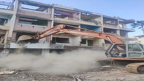इमारत पाडकामाचा खर्च डेव्हलपरकडून वसूल करणार; उल्हासनगर पालिकेचा इशारा