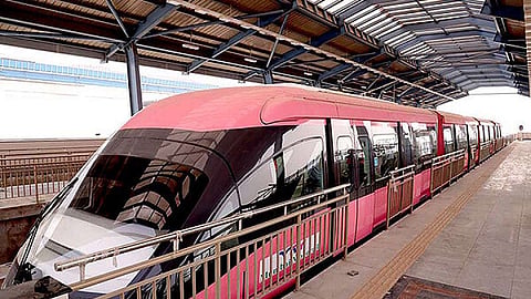 मोनो रेल कर्मचाऱ्यांना चणचण, पगार वेळेवर मिळेना; साप्ताहिक सुटी घेतल्यास पगारकपात 