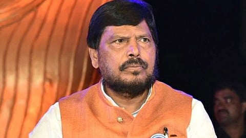 रामदास आठवले यांच्या सुरक्षेत कपात केल्याने कार्यकर्ते संतप्त! मुख्यमंत्री निवासस्थानासमोर आंदोलनाचा इशारा 